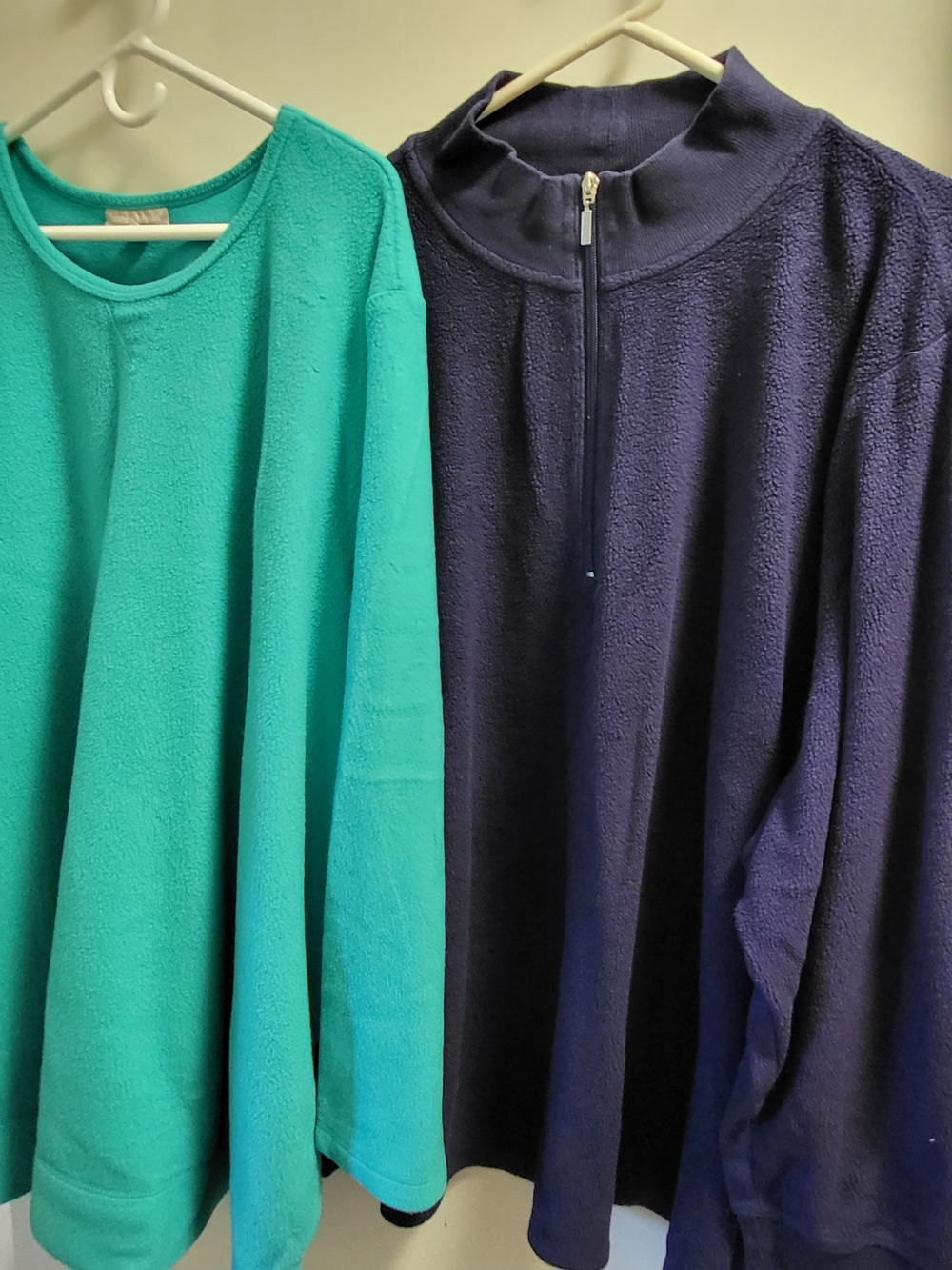 2 Fleece Sweatshirts 5X 38/40W Denim&Co/WW Navy/ Aqua
